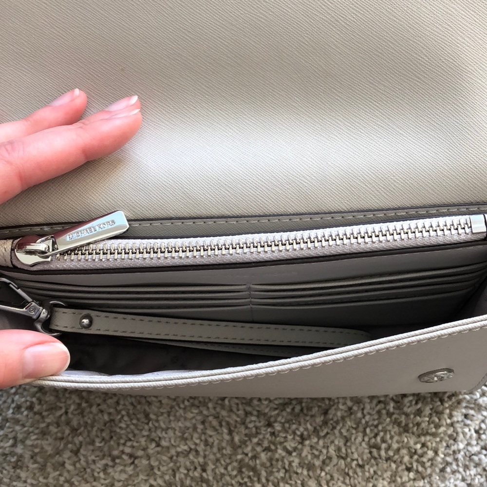 *SOLD* Michael Kors Saffiano Crossbody Bag - Picture 11 of 12